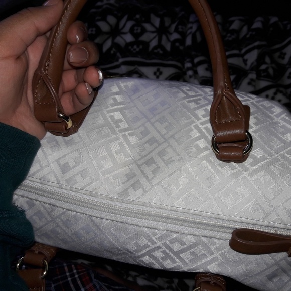 white authentic Tommy Hilfiger Bowler purse - Picture 3 of 6
